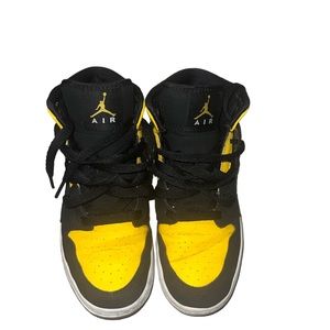 Air Jordan 1 Retro Mid 'New Love' 2017